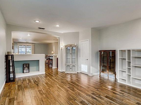 3rd image of 179 Ainger Cir