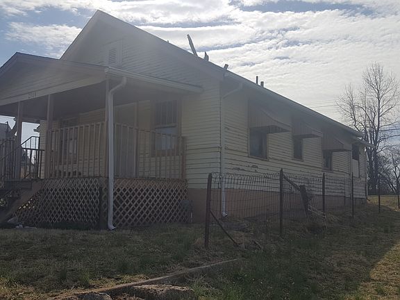 3rd image of 2905 Farrow Ave
