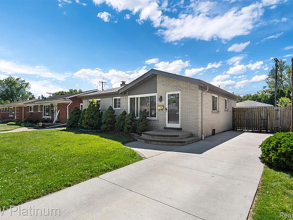 2nd image of 24545 Raven Ave