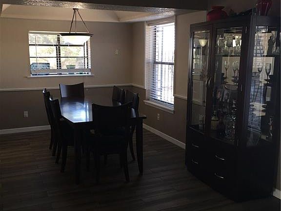 5th image of 300 Alvarez Dr