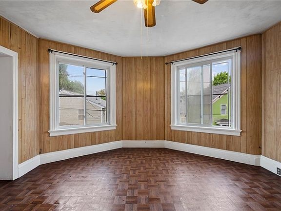 5th image of 382 Blackstone St