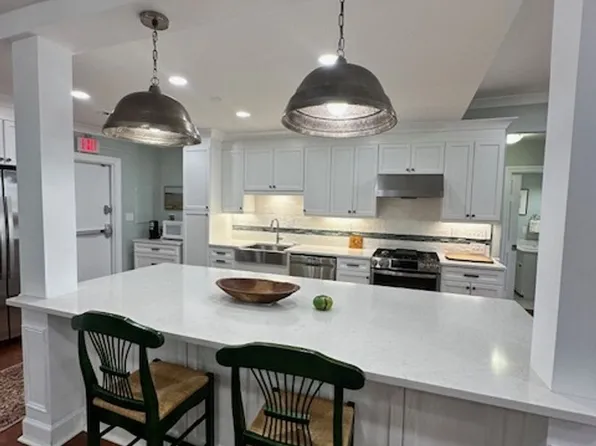 180 E Bay St, Charleston, SC 29401
