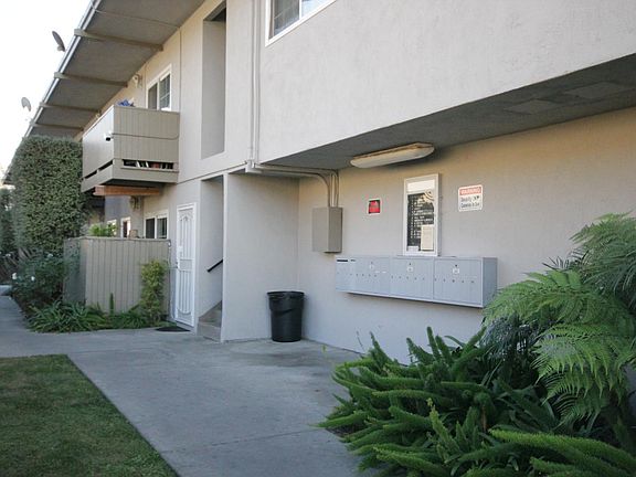 4th image of 15505 Woodruff Ave APT 4
