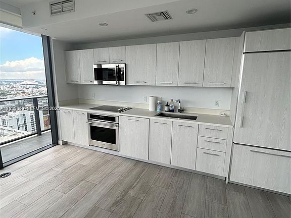 4th image of 55 SW 9th St Unit 3506
