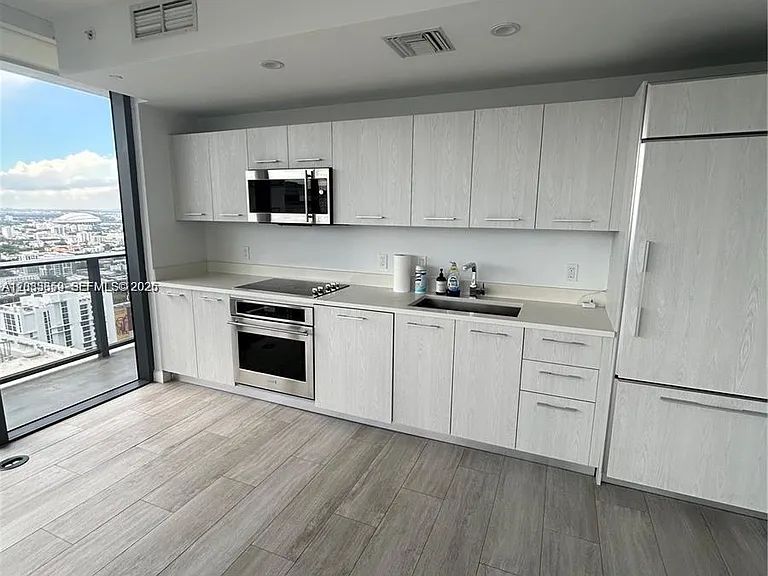 55 SW 9th St #3506 — Photo 4