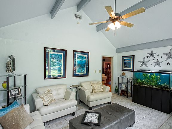 4th image of 22 Karen Dr