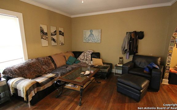 5th image of 1015 W Mistletoe Ave