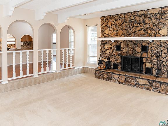3rd image of 1200 Parkland Dr