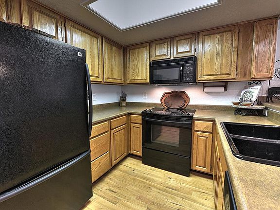 5th image of 145 Arapahoe Rd #502