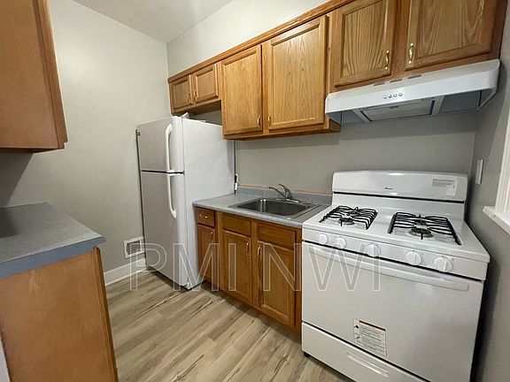 5th image of 108 Erie St Unit 1C