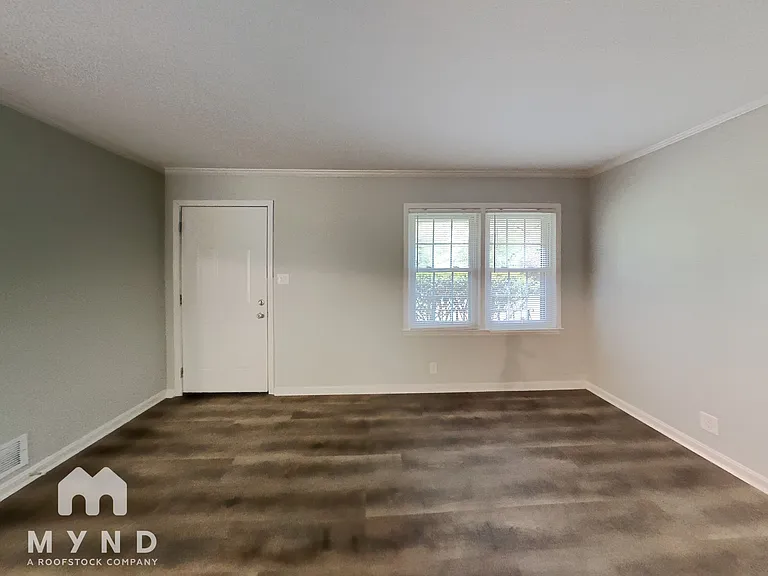 392 Colchester Dr — Photo 5