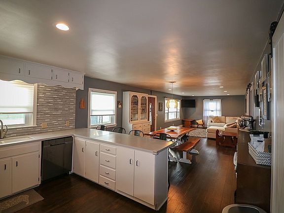 Open kitchen/dining/living