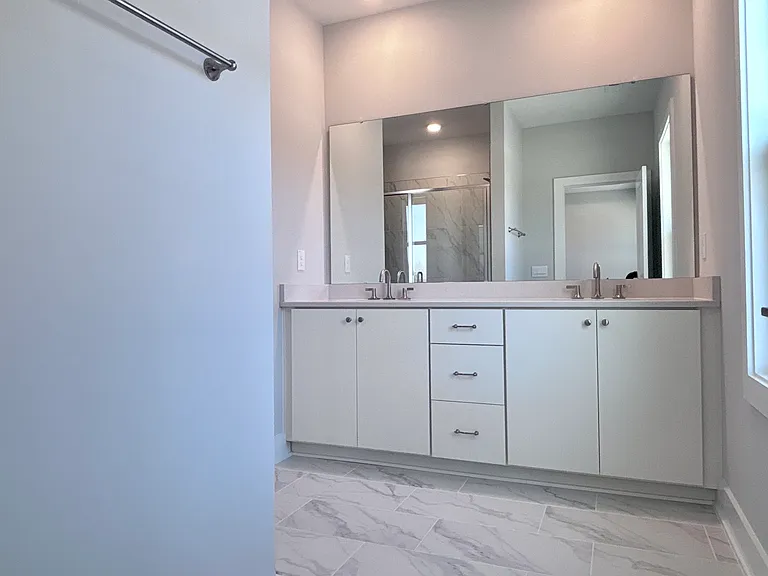 1353 Hurston Ln — Photo 31