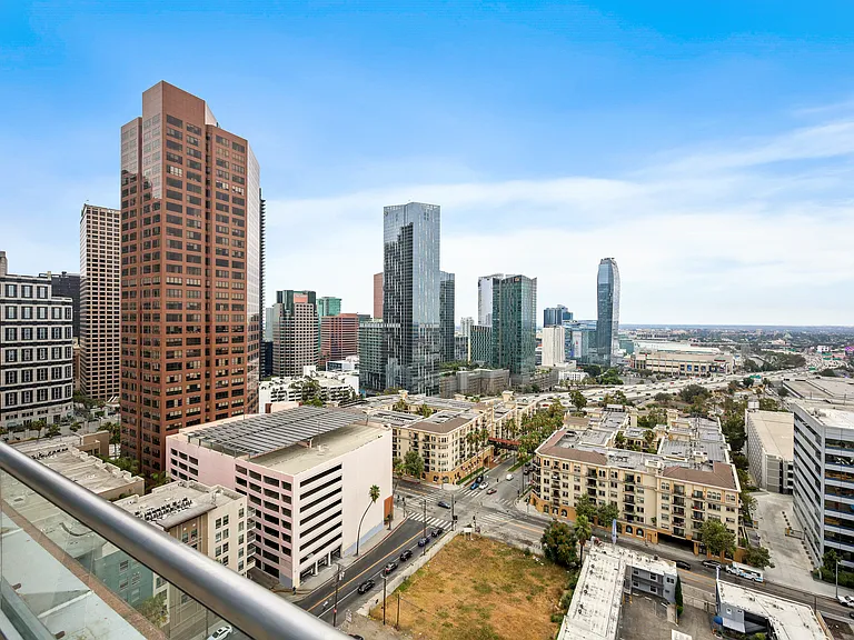 1100 Wilshire Blvd #2607 — Photo 32