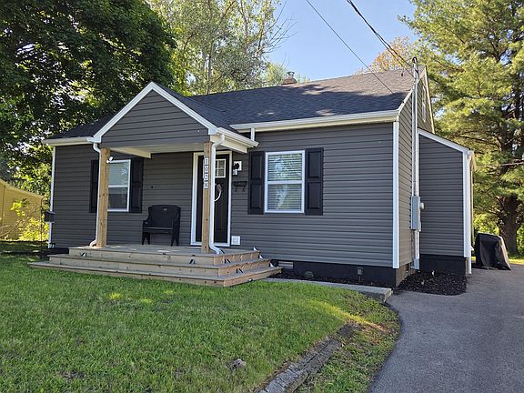 2nd image of 1028 Carson St