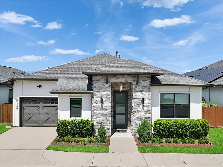 10330 Grove Row Ave — Photo 2