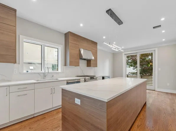 211 Warwick Avenue image 3 of 16