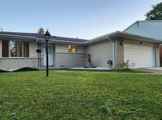 8330 Sunburst St, Center Line, MI 48015