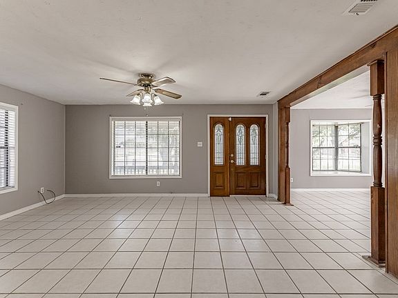 4th image of 501 E Santa Gertrudis St