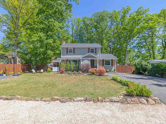 3rd image of 134 W Park Dr