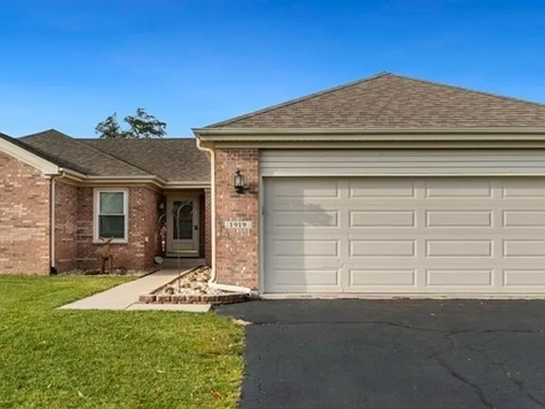 1919 Cloverdale Way — Photo 1