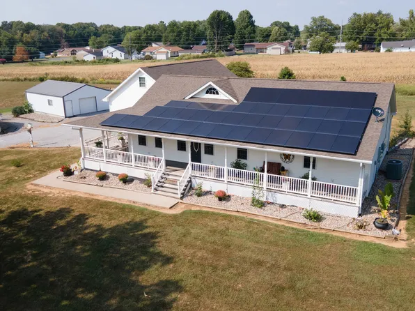 12371 S Park Rd, Benton, IL 62812
