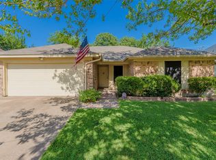 6717 Country Creek Dr, Arlington, TX 76001