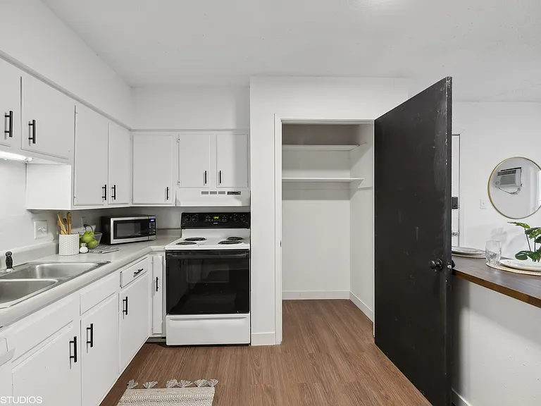 Twin Oaks Residences LLC — Photo 19