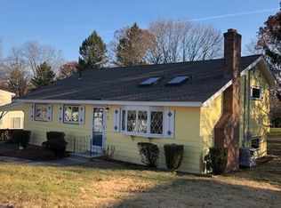 7 Surrey Cir, Woburn, MA 01801