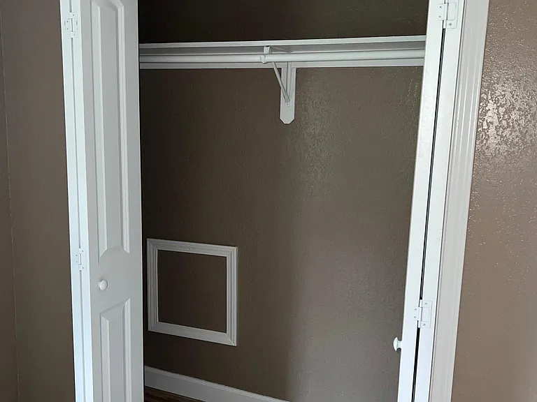 400 Meadow Dr — Photo 10