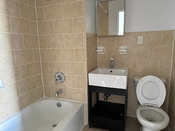 5th image of 235 E 111th St APT 6