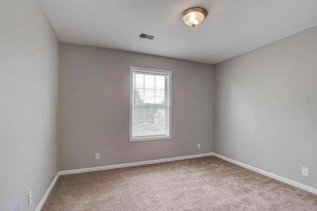 3 bed, 1.5 bath, 1175 sqft, $1,350 — Photo 4