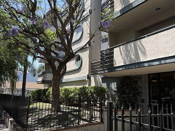 3rd image of 535 W 4th St APT 306