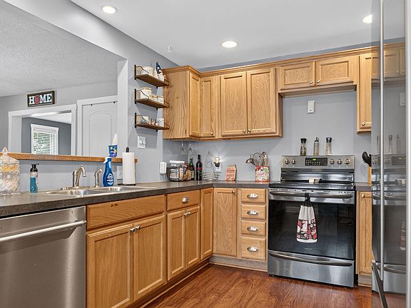 5th image of 1121 Leeson Ave