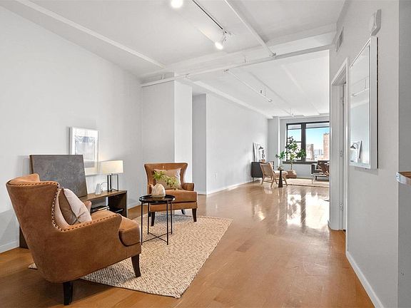 5th image of 915 Olive St APT 1305