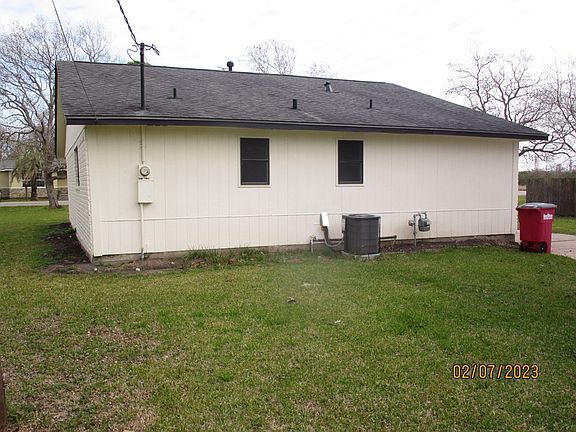 3rd image of 1109 N Ave N