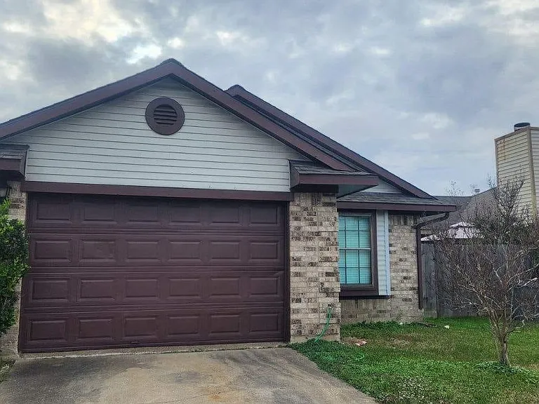 Deed restrictive subdivision , great location with walking distance to Grocery shopping with grocery shopping, Well Fargo & Chase Banks , Parker Williams Public Library, Walking Trail, Southeast Herman Memorial Hospital, San Jacinto College...