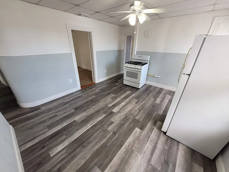 323 Dubuque St & 142-146 Wayne St — Photo 26