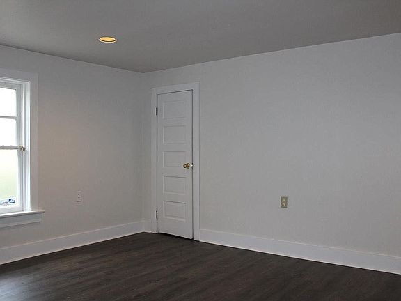 4th image of 544 Lowerline St #B