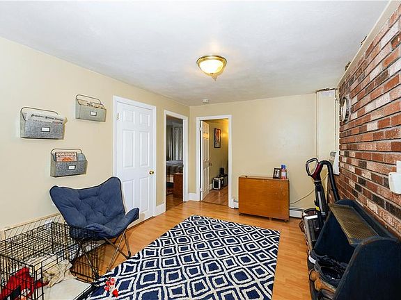 4th image of 422 East Ave