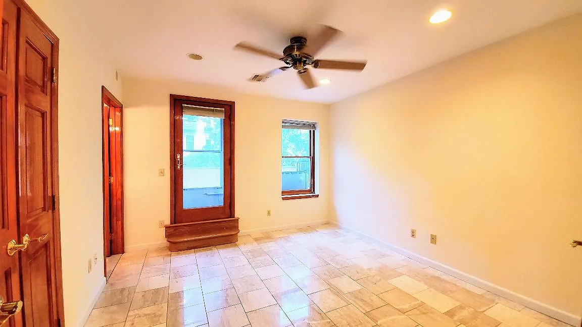 1 bed, 1.5 bath, 1000 sqft, $3,400 — Photo 4