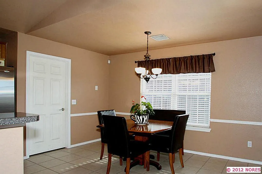 3 bed, 1600 sqft, $1,950 — Photo 3