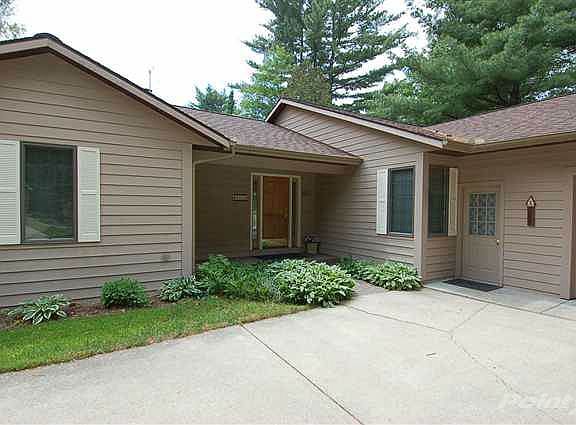 3rd image of 101 Birchwood Ln