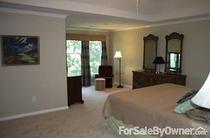 FORMAL DINING ROOM
						:
						crown moulding, ceiling fan