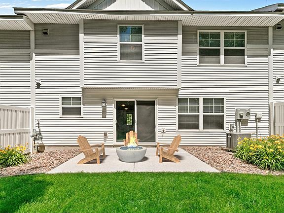 3rd image of 5899 Moonlight Way NE