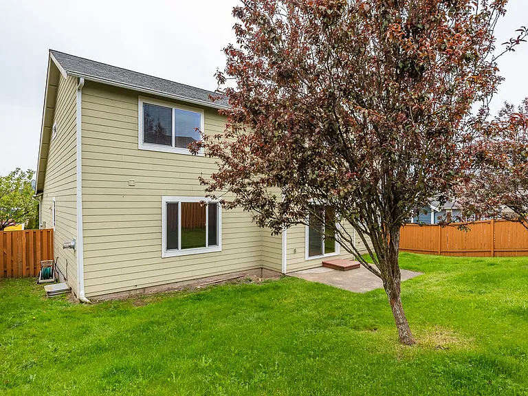 1730 NW Almond Loop — Photo 22