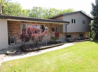 330 E J F Townline Rd, Janesville, WI 53545