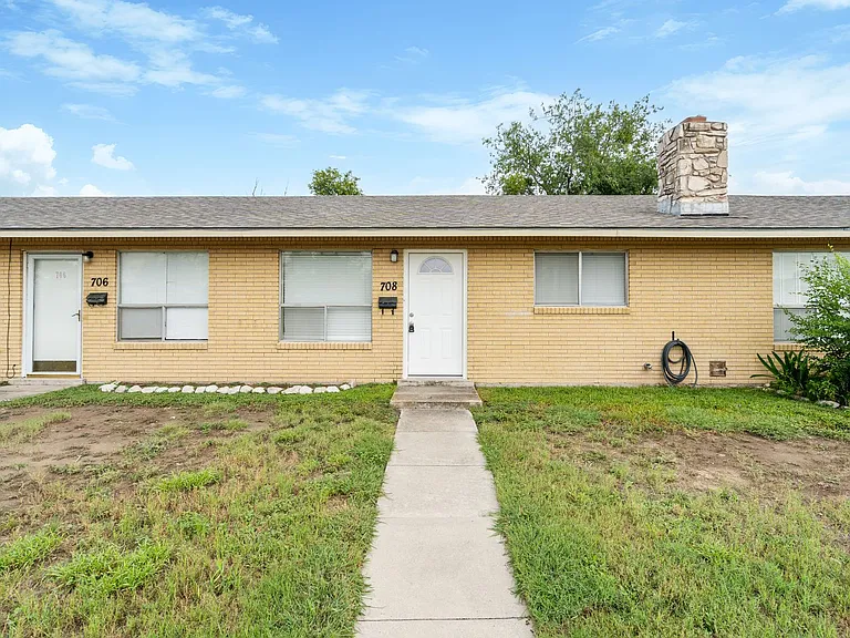 704-710 W 10th St — Photo 17