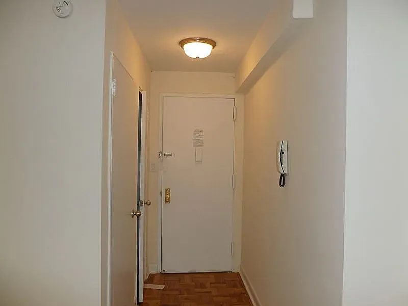 98-01 67th Avenue — Photo 3
