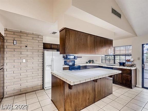 2nd image of 701 Spyglass Ln